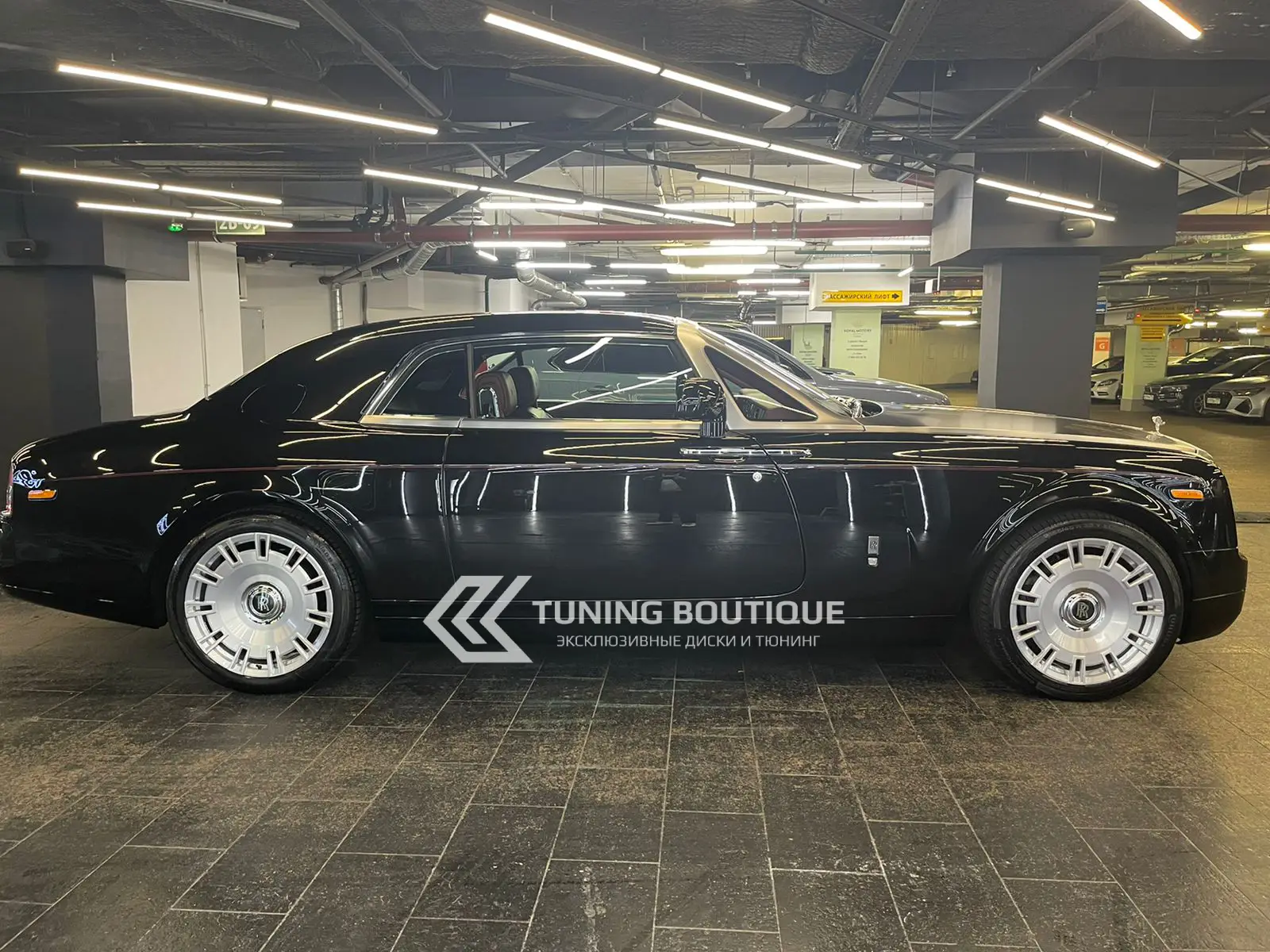 Rolls Royce Phantom на 22" кованых дисках нашего производства фото 2